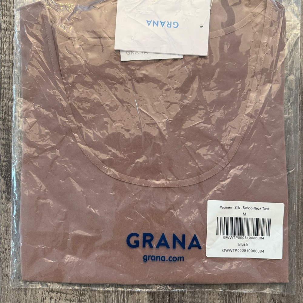 Grana Blush Silk Scoop Neck  Tank Top. Size M. NWT.